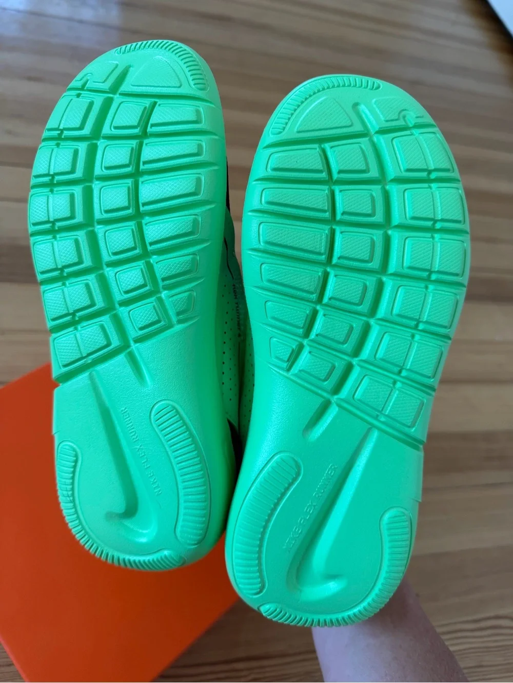 NWT, Nike Flex Runner 4, little kids size 2.5Y